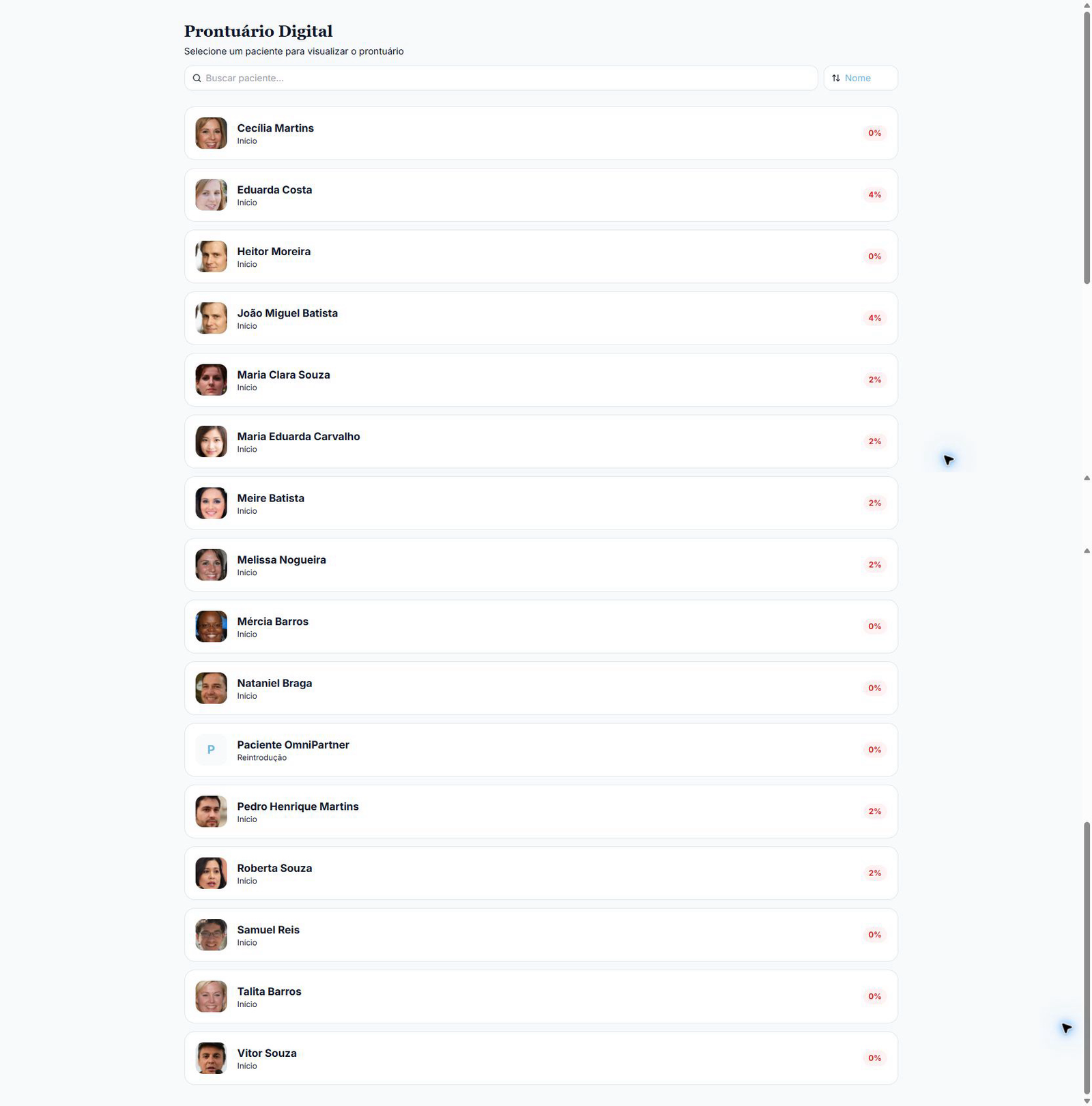 Lista de prontuários no painel do profissional, com busca por paciente e o percentual de adesão de cada um.