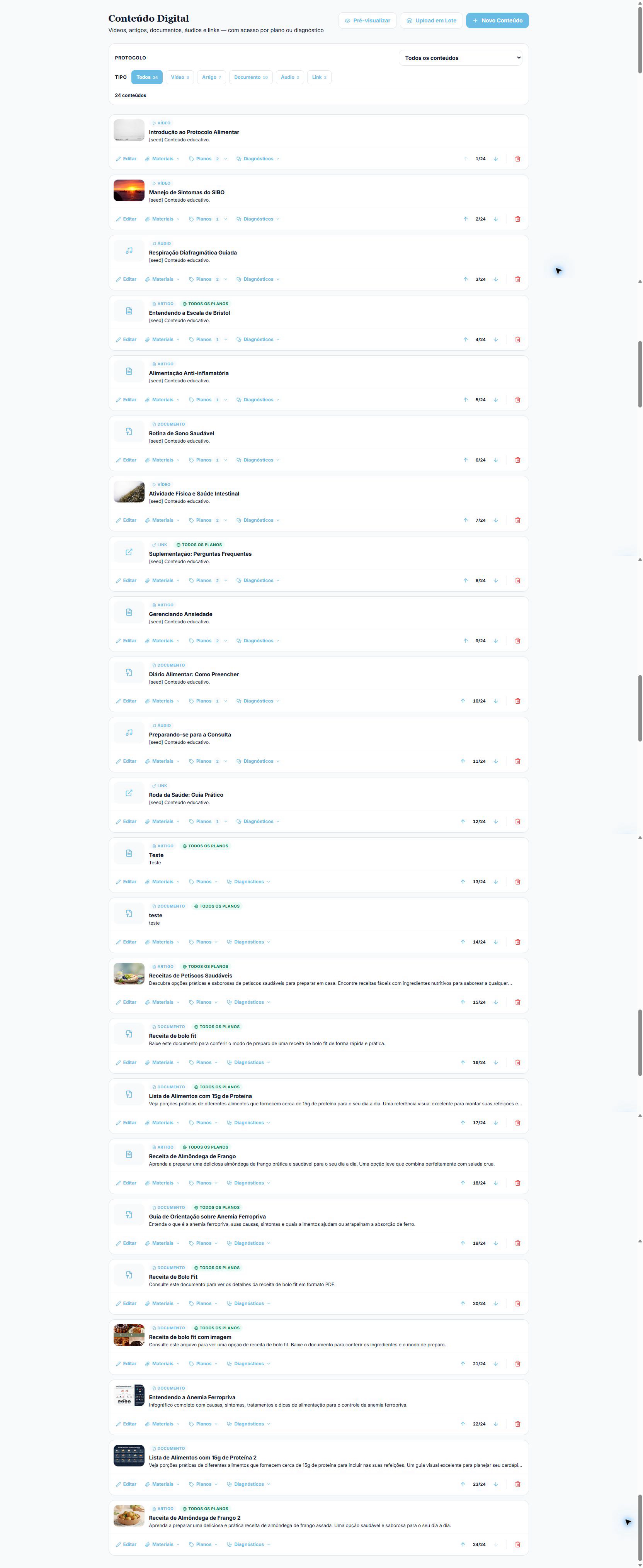 Tela de conteúdo digital com lista de vídeos, artigos, áudios, documentos e links, cada item com opções de materiais, planos e diagnósticos associados.